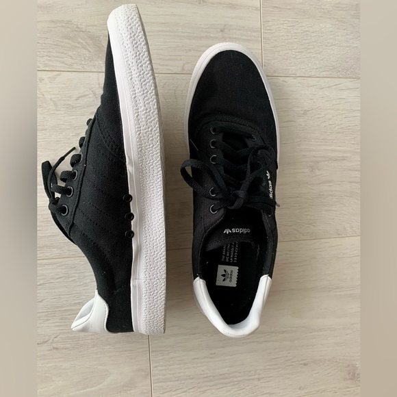 Men’s Adidas shoes - Picture 4 of 5